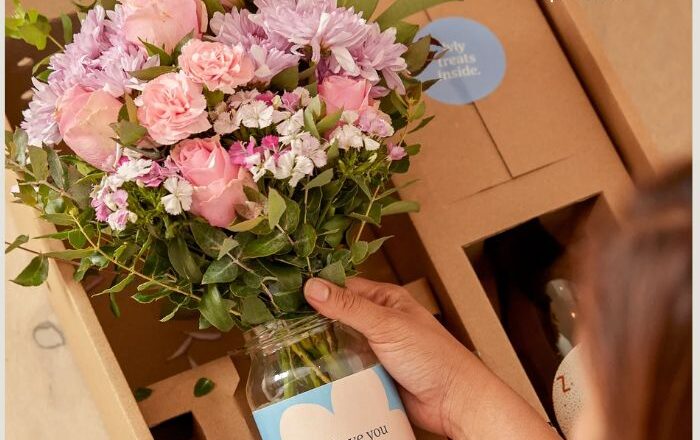 How To Customise Flower Delivery For An Extended Gift